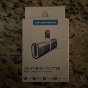 Lightning splitter for iPhone